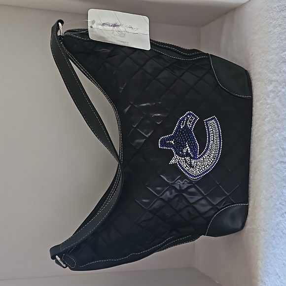 NHL | NWT Women's Black Quilted Rhinestone Logo Sports Fan Bag Vancouver Canucks - Picture 1 of 10